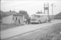Autóbuszmegálló a faluban