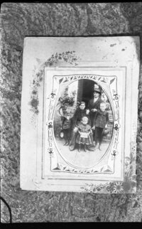 Családi fénykép viseletben, 1914/15.