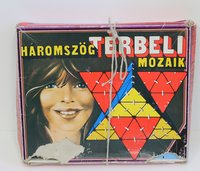 Háromszög térbeli mozaik társasjáték